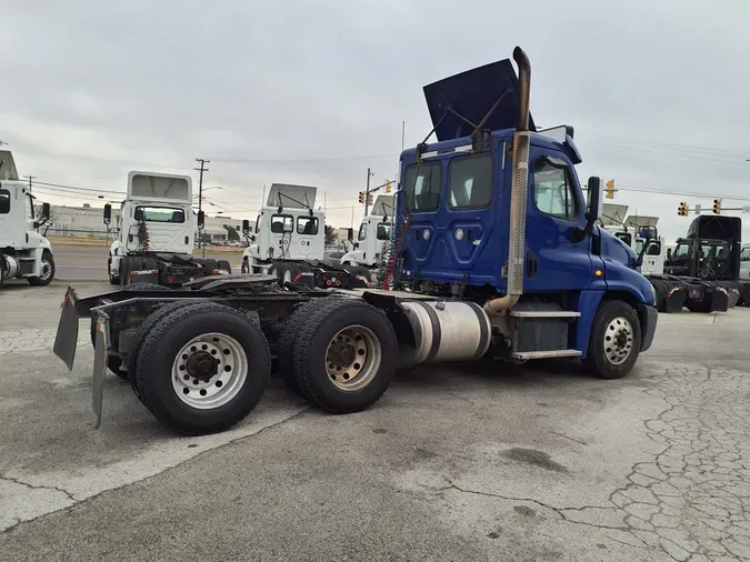 2018 FREIGHTLINER/MERCEDES CASCADIA 125