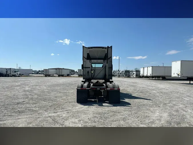 2015 Volvo VNL300