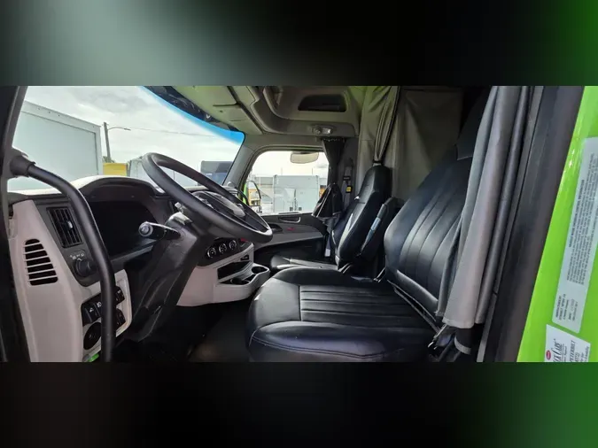 2023 Peterbilt 579