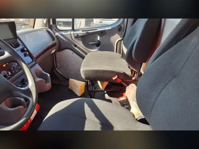 2019 FREIGHTLINER/MERCEDES M2 106