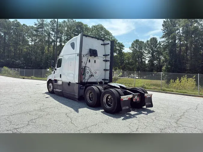 2023 Freightliner Cascadia 126