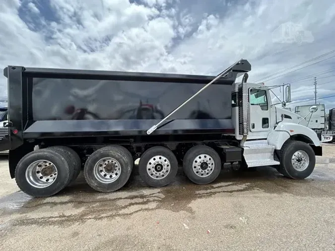 2012 KENWORTH T440