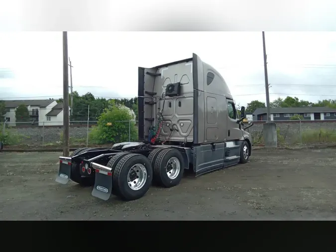 2023 Freightliner Cascadia 126