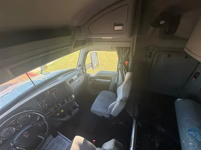 2022 KENWORTH T880