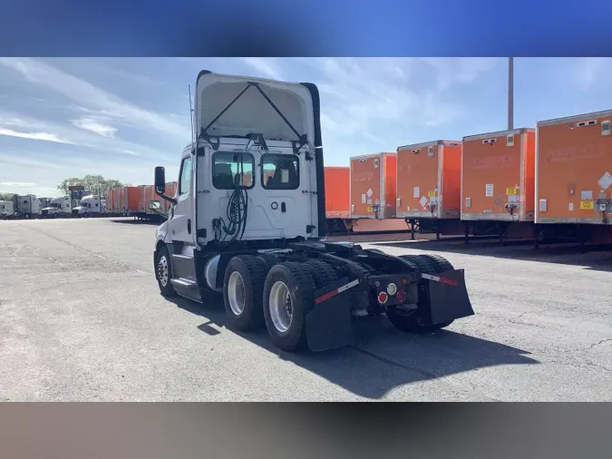 2020 Freightliner Cascadia 126