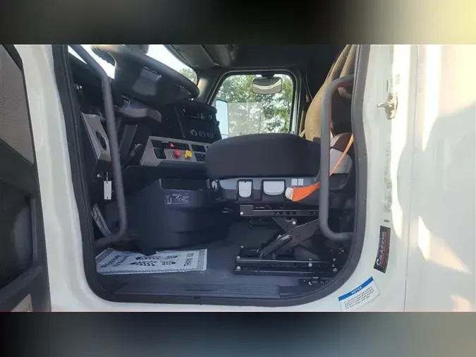 2021 FREIGHTLINER CA126