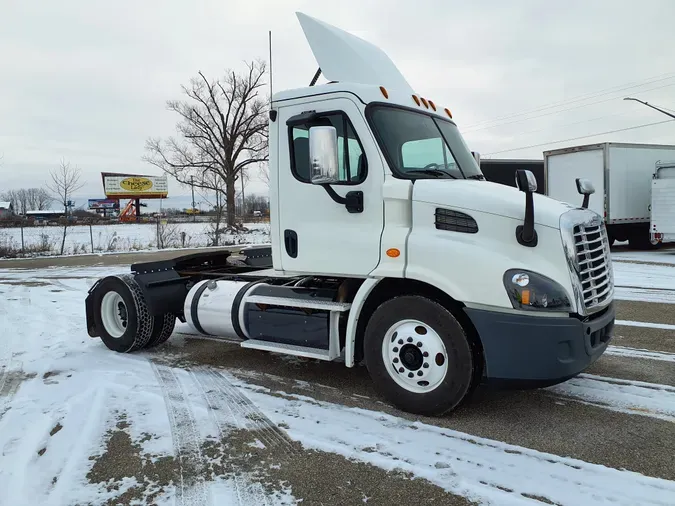 2016 FREIGHTLINER/MERCEDES CASCADIA 113