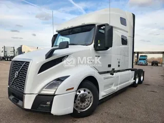 2022 VOLVO VNL64T760