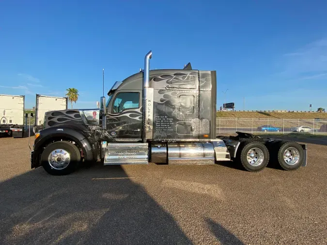 2024 Kenworth W990