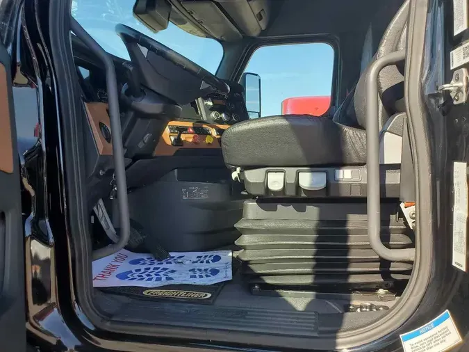 2020 FREIGHTLINER Cascadia 126