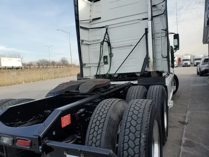 2021 VOLVO VNL64T760