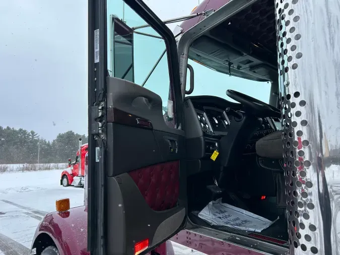 2021 Kenworth W900L
