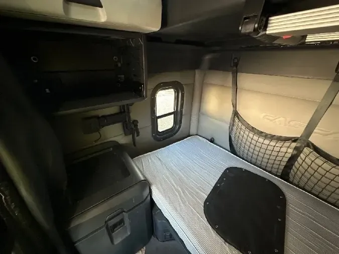 2020 FREIGHTLINER Cascadia 126