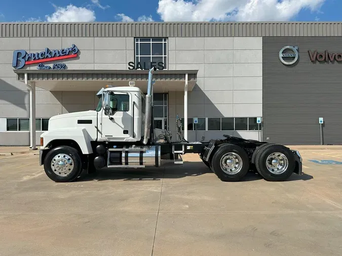 2019 MACK PI64T