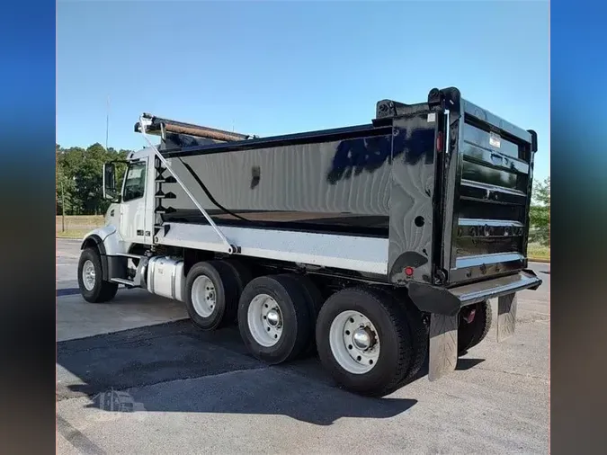 2021 VOLVO VHD84F300