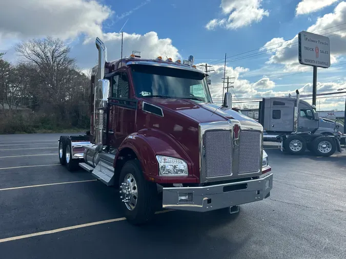 2025 Kenworth T880