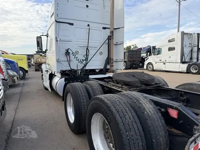 2012 VOLVO VNL64T670