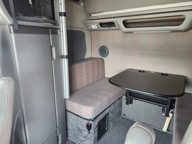 2023 VOLVO VNL64T860