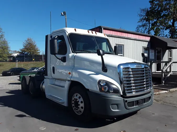 2018 FREIGHTLINER/MERCEDES CASCADIA 125