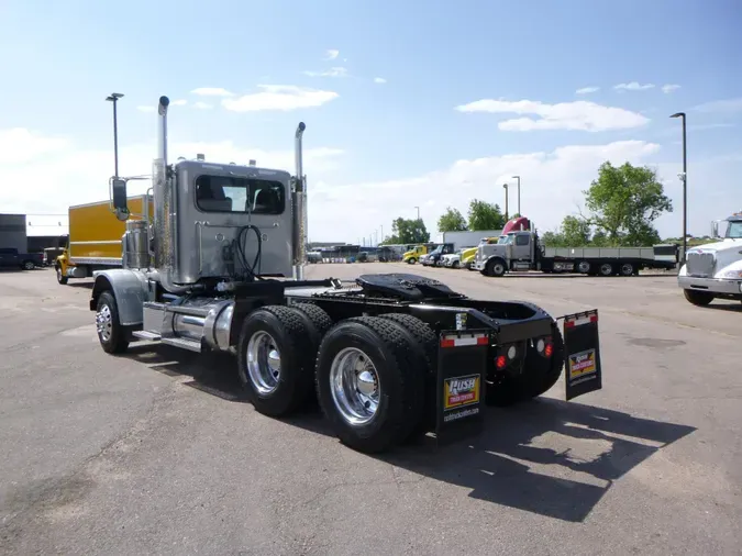 2020 Peterbilt 389