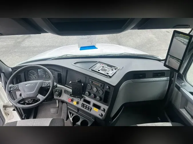 2020 Freightliner Cascadia 126