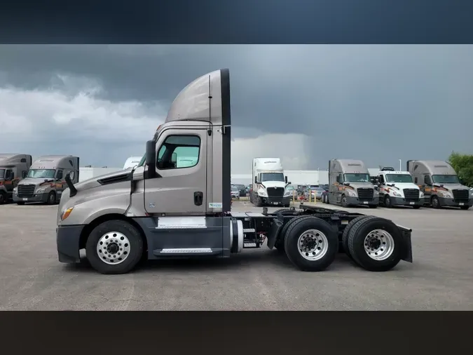 2020 Freightliner Cascadia 126
