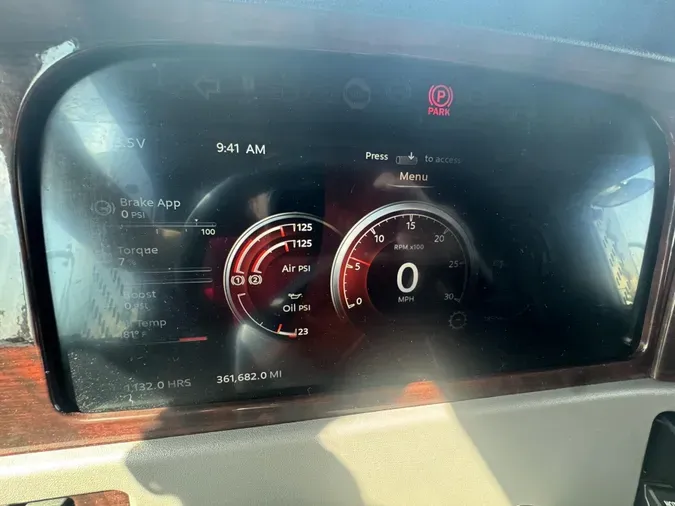 2023 Peterbilt 389