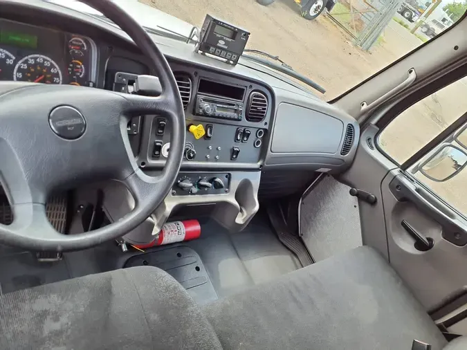 2016 FREIGHTLINER M2 106