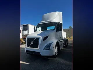 2018 VOLVO VNL64T-300