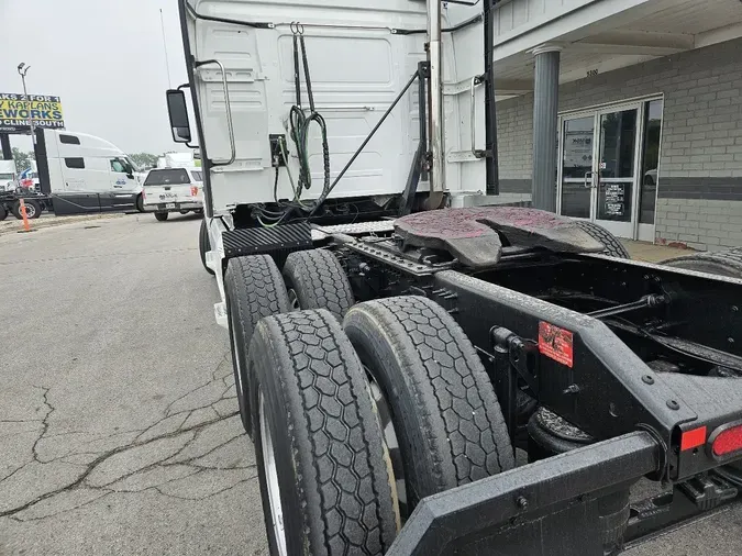 2020 VOLVO VNL64T760