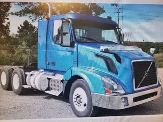 2015 VOLVO VNL64T