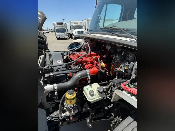 2016 FREIGHTLINER M2 106
