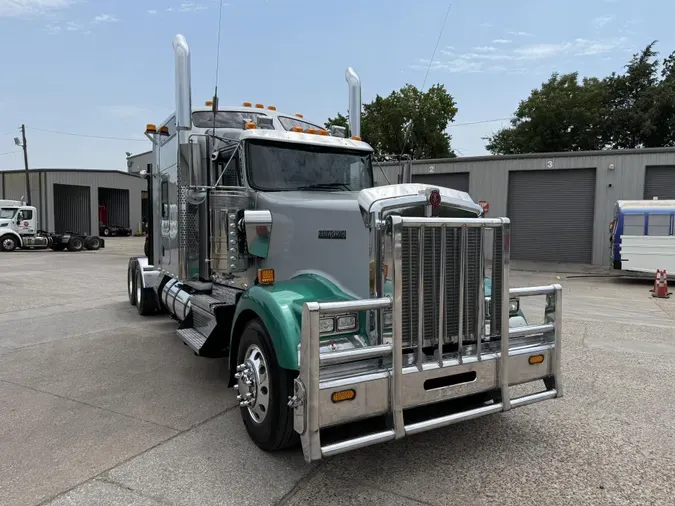 2020 Kenworth W900