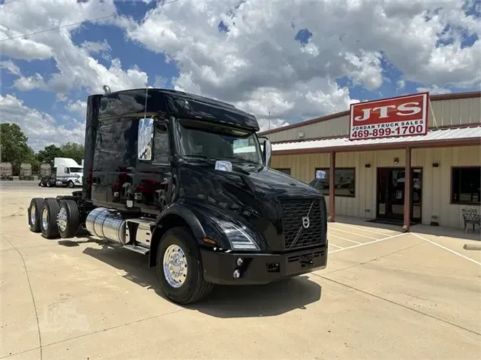 2024 VOLVO VNL84T740