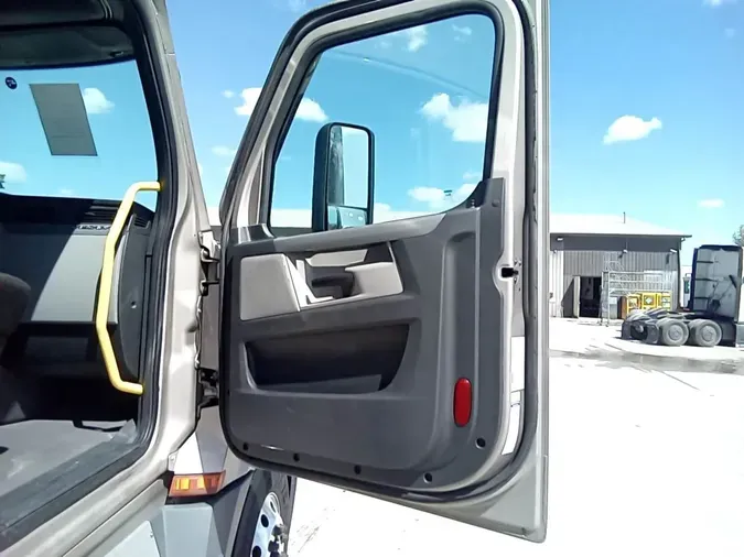 2022 Freightliner Cascadia 126