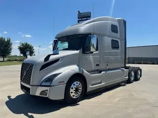 2025 VOLVO VNL64T860