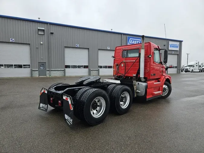 2017 VOLVO VNL64T300