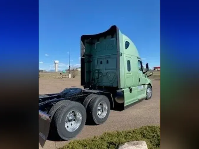 2025 Freightliner New Cascadia