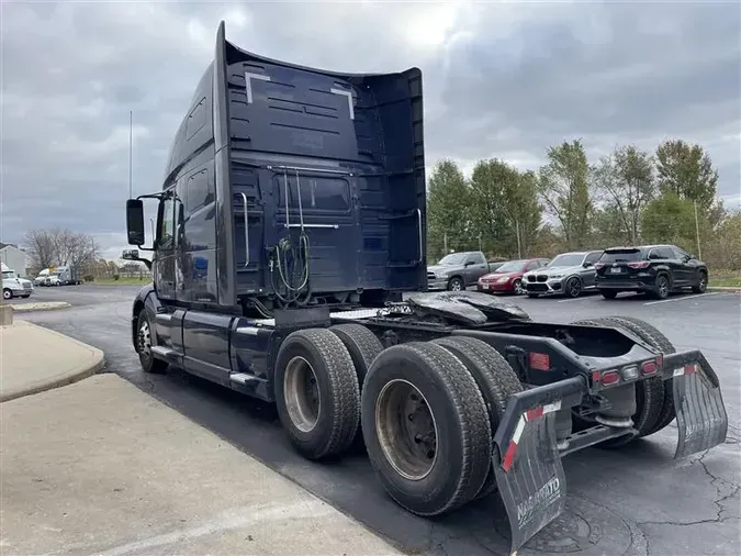 2021 VOLVO VNL760