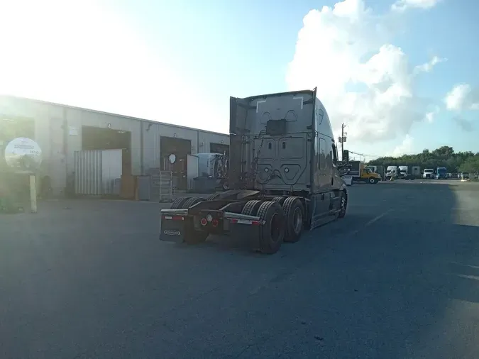 2023 Freightliner Cascadia 126