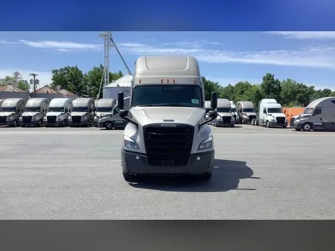 2025 Freightliner Cascadia 126