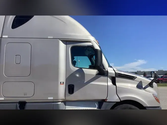 2023 Freightliner Cascadia 126