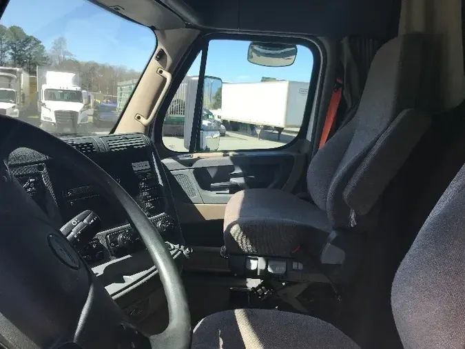 2018 Freightliner X12564ST