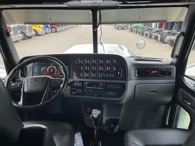 2022 Peterbilt 389