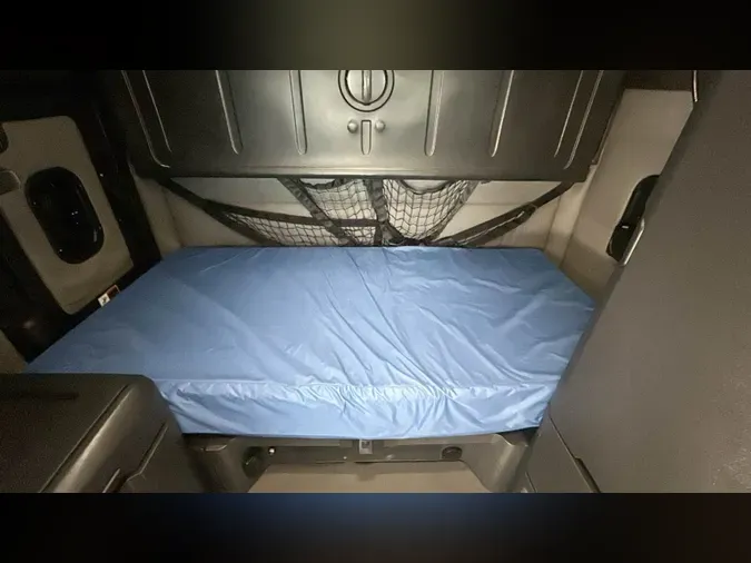 2021 Freightliner Cascadia 126