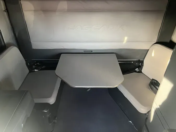 2019 Freightliner Cascadia 126