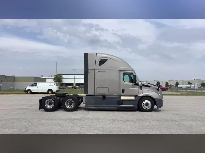 2023 Freightliner Cascadia 126
