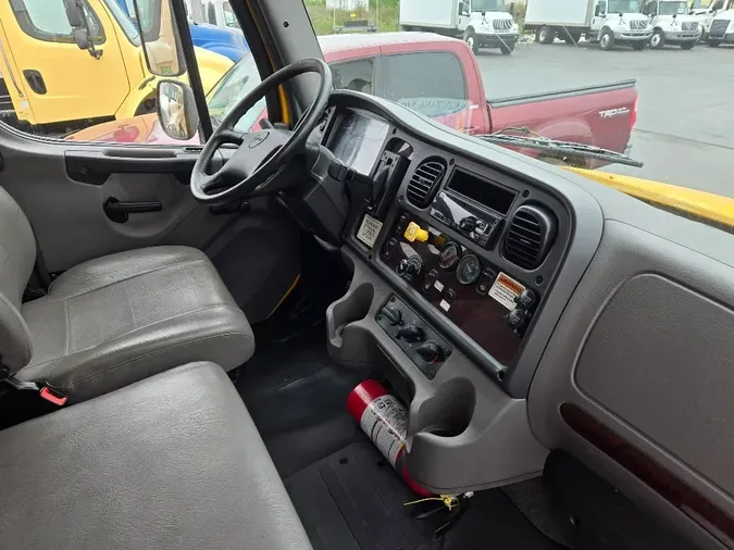 2019 FREIGHTLINER M2 100