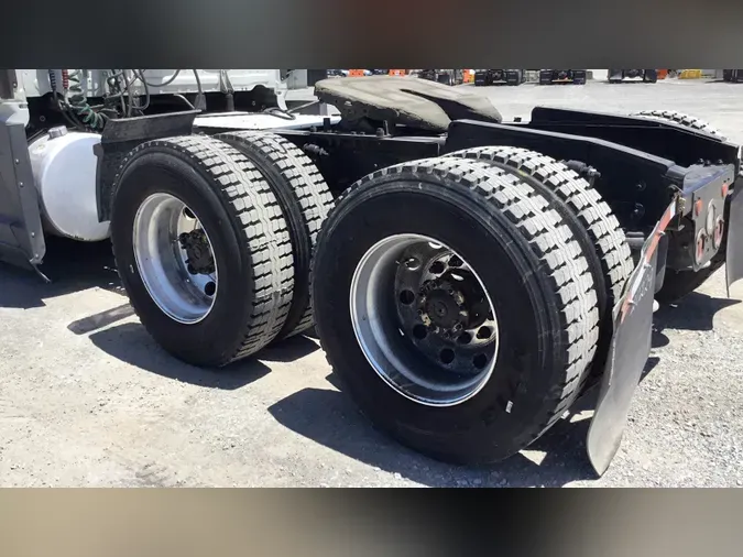 2020 Freightliner Cascadia 126