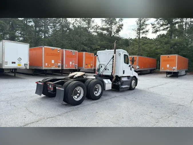 2021 Freightliner Cascadia 126